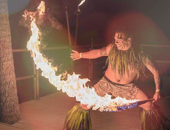 royal_kona_luau_Voyagers_of_the_Pacific_firedancer.jpg